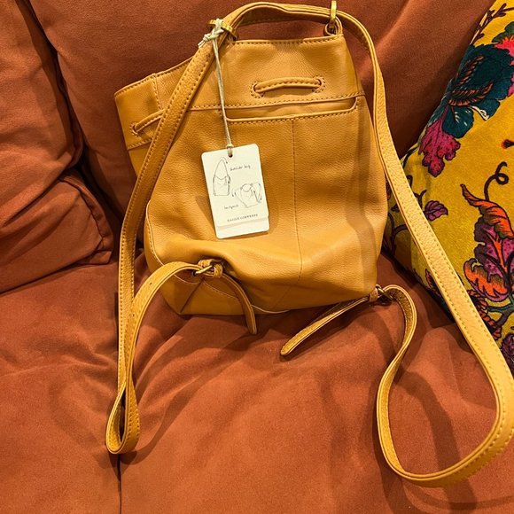 NWT HOBO Ramble small leather backpack in butterscotch tan - Picture 4 of 6